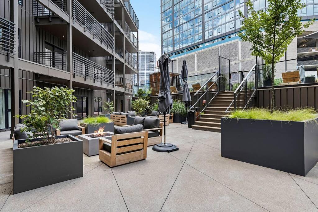 Skyline View, Pool, Gym, Balcony'S, Walk To Bway! Apartment Nashville Bagian luar foto