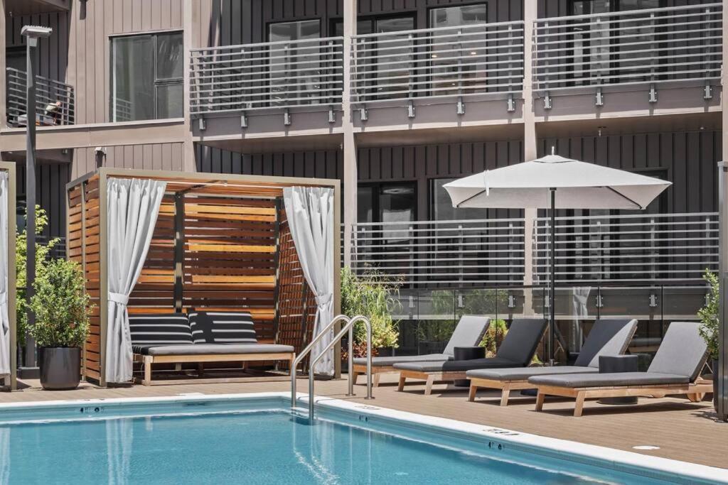 Skyline View, Pool, Gym, Balcony'S, Walk To Bway! Apartment Nashville Bagian luar foto