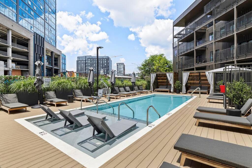 Skyline View, Pool, Gym, Balcony'S, Walk To Bway! Apartment Nashville Bagian luar foto