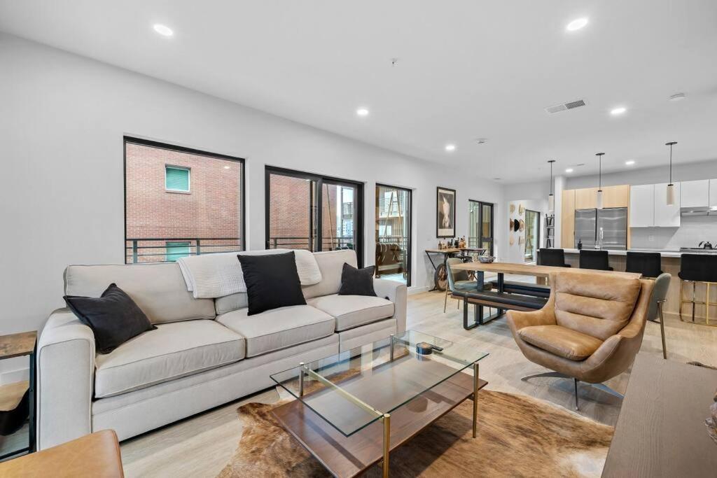 Skyline View, Pool, Gym, Balcony'S, Walk To Bway! Apartment Nashville Bagian luar foto