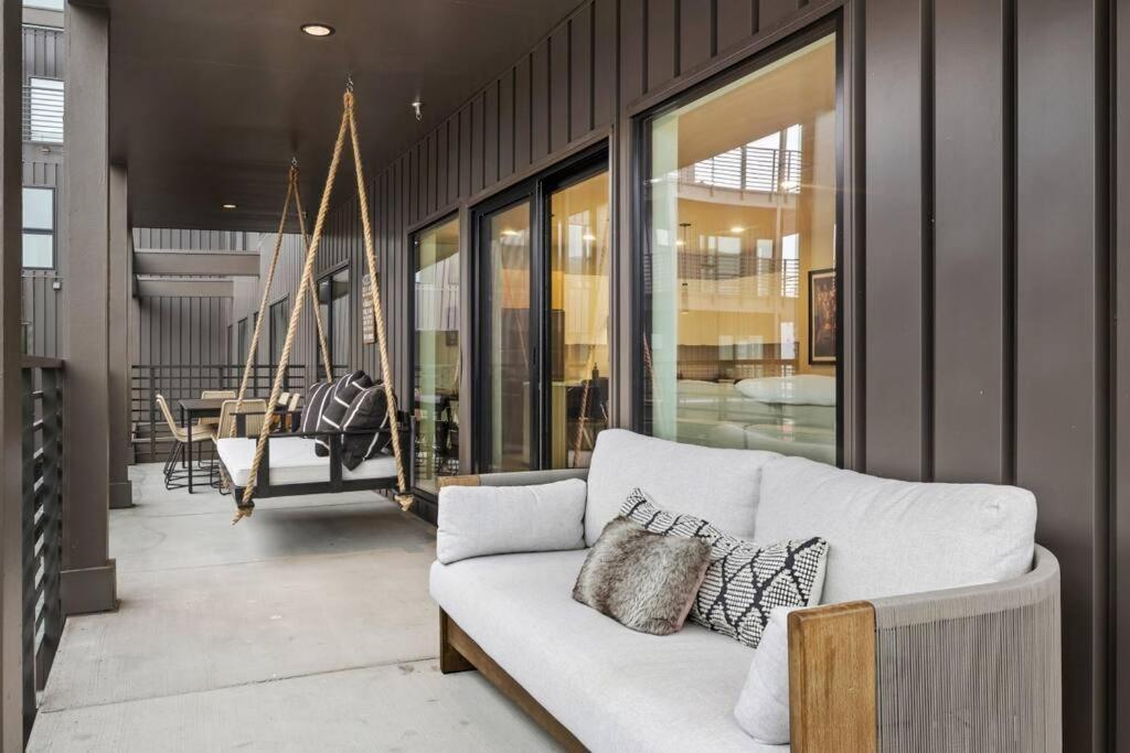 Skyline View, Pool, Gym, Balcony'S, Walk To Bway! Apartment Nashville Bagian luar foto