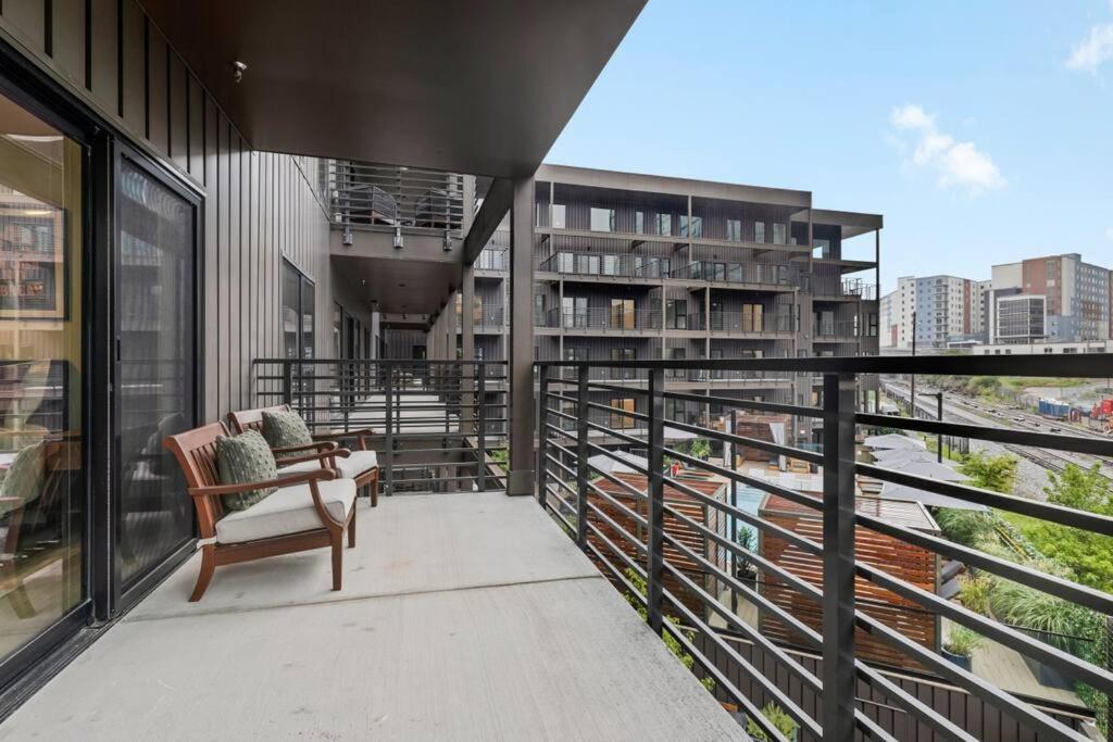 Skyline View, Pool, Gym, Balcony'S, Walk To Bway! Apartment Nashville Bagian luar foto