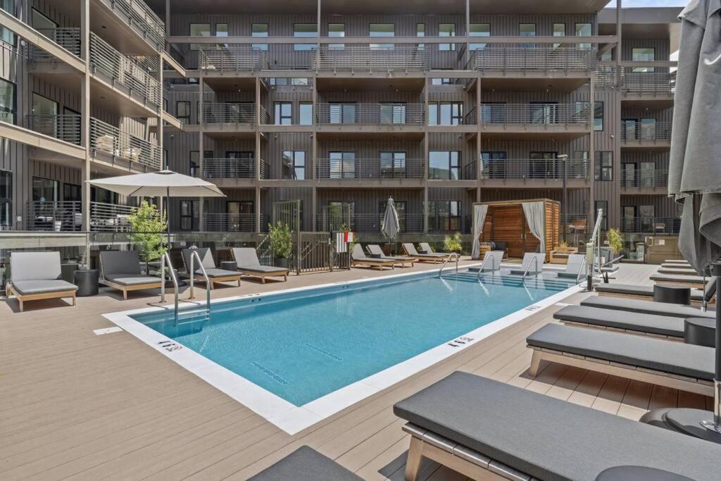 Skyline View, Pool, Gym, Balcony'S, Walk To Bway! Apartment Nashville Bagian luar foto