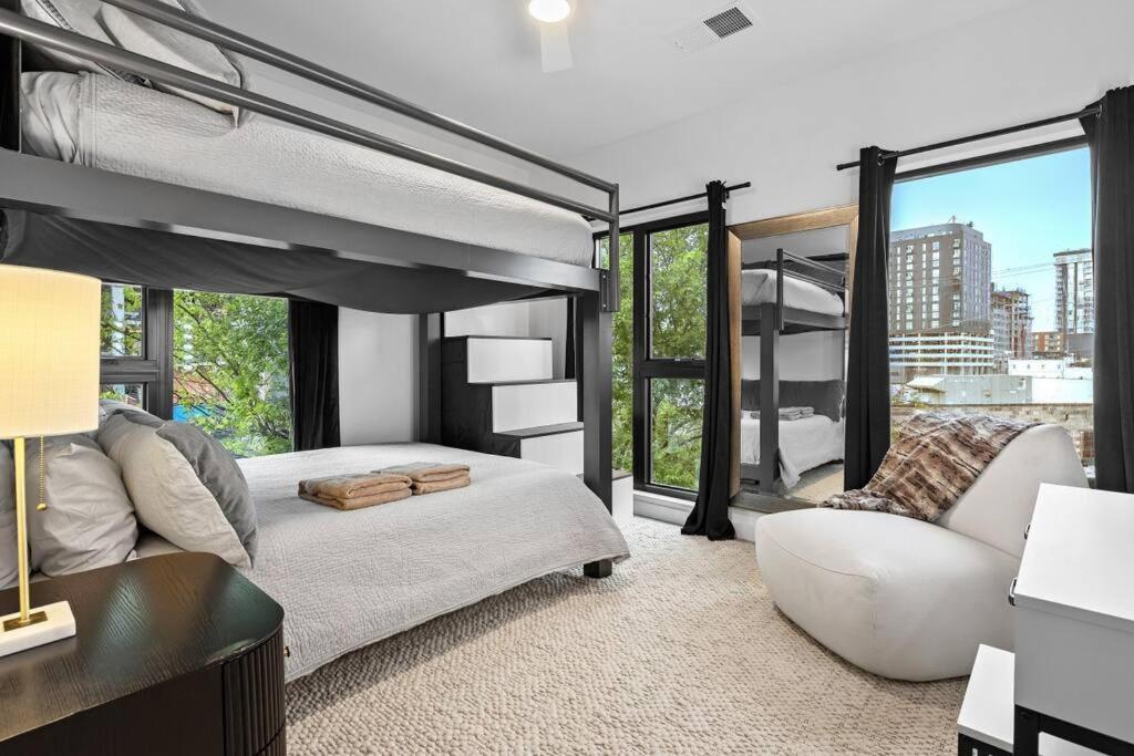 Skyline View, Pool, Gym, Balcony'S, Walk To Bway! Apartment Nashville Bagian luar foto